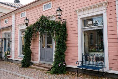 Finlandiya. Porvoo. Porvoo'nun evleri ve sokakları. Şehir sonbahar manzara. Eylül 21, 2018