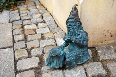 Polonya. Wroclaw. Wroclaw GNOME bronz heykelcik. 20 Şubat 2018