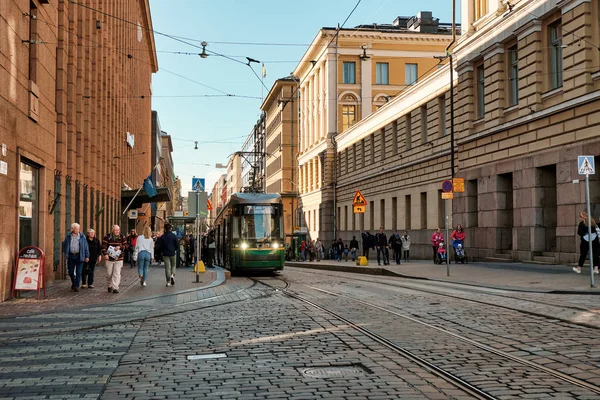 フィンランドだ ヘルシンキ ヘルシンキの緑の路面電車 2018年9月16日 — ストック写真