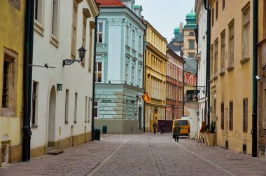 Polonya. Krakow. Krakow şehrinin evleri ve caddeleri. Şehir manzarası. 21 Şubat 2018