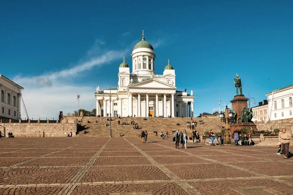 Finlandiya. Helsinki. Senato Meydanı 'ndaki Helsinki Katedrali (St. Nicholas Katedrali). 16 Eylül 2018