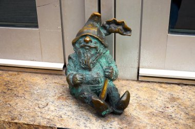 Polonya. Wroclaw. Wroclaw GNOME bronz heykelcik. 20 Şubat 2018