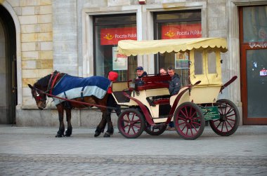 Polonya. Yılan pençesi. Wroclaw 'daki vagon kervanı. 20 Şubat 2018