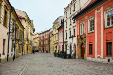 Polonya. Krakow. Krakow şehrinin evleri ve caddeleri. Şehir manzarası. 21 Şubat 2018