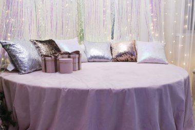 Noel ya da yeni yıl dekorasyonu ev dekorasyonu konsepti. Renkli resim