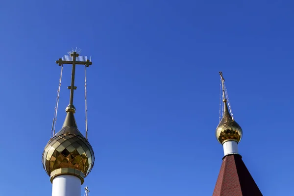 Hıristiyan kilisesinin kubbeleri — Stok fotoğraf
