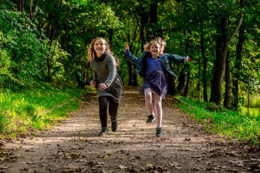 mutlu çalışan çocuk