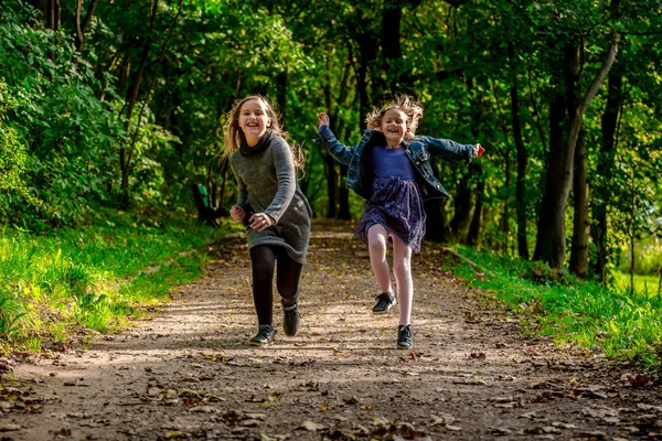 mutlu çalışan çocuk