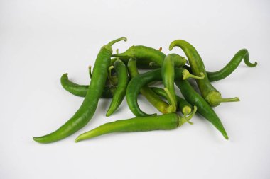 Yeşil biber veya çiftlik, chili yakın çekim veya makro taze güzel yeşil biber Pazar doku ve arka plan, chili tüccar ve iş ve kuruluş için sepet üzerinde bir sürü