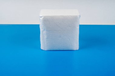 White Square Bar Peçetesi Beyaz Arkaplanda İzole Edildi