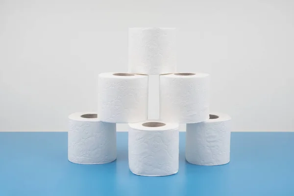 Biały papier toaletowy — Zdjęcie stockowe