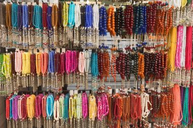 renkli tehbih, aşk asılı büyür