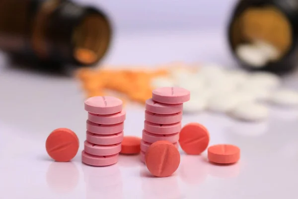 Färgglada medicinska piller — Stockfoto