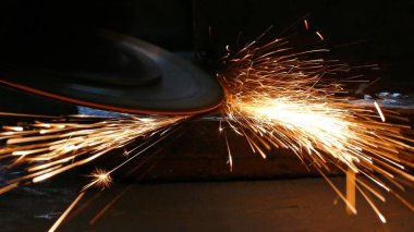 Metal konstrüksiyon taşlama işçisi