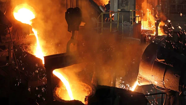 Liquid Metal Foundry Melting Iron Furnace Steel Mill Workers Controlling — Stock Photo, Image