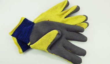 Çalışma eldivenleri yalıtılmış.