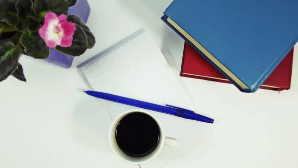 Kaffee und Bücher. — Stockfoto