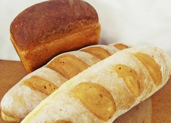 Pão quente e um pão . — Fotografia de Stock