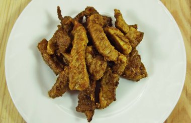 Beyaz plaka üzerinde ızgara et.