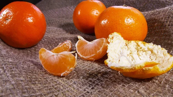 Mandarinas Sobre Hermoso Tejido Arpillera — Foto de Stock
