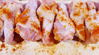 Yemek lezzetli tavuk kanadı.