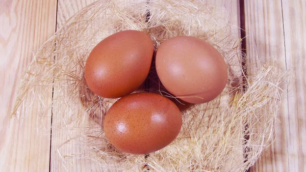 Świeże Jaja Drewnianym Tle — Zdjęcie stockowe