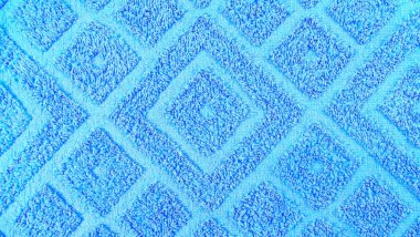 Güzel mavi arka plan ile bir havlu kumaş.