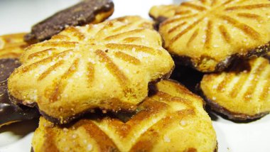 Lezzetli ufalanan kurabiyeler çay için.