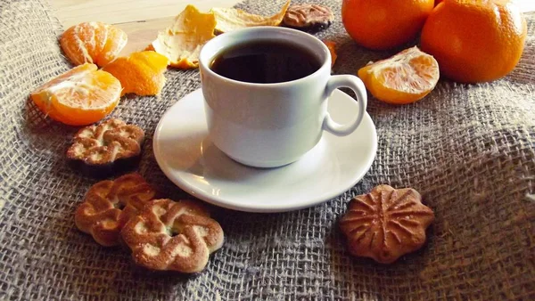 Chá Com Biscoitos Frutas Fundo Serapilheira — Fotografia de Stock