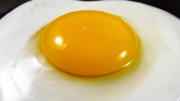 Delicioso Huevo Frito Para Desayuno —  Fotos de Stock