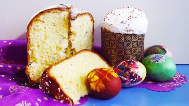 Paskalya parlak tatil.