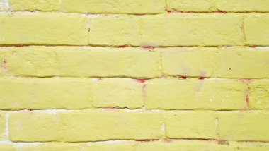 Güzel sarı arka plan. Tuğla duvar.