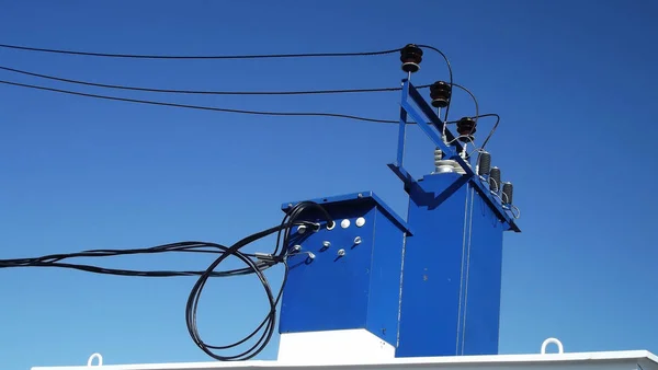 Elektriska Ledningar Blå Himmel Bakgrund — Stockfoto