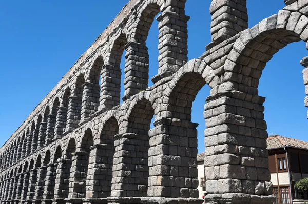 Uitzicht op het aquaduct van Segovia — Stockfoto