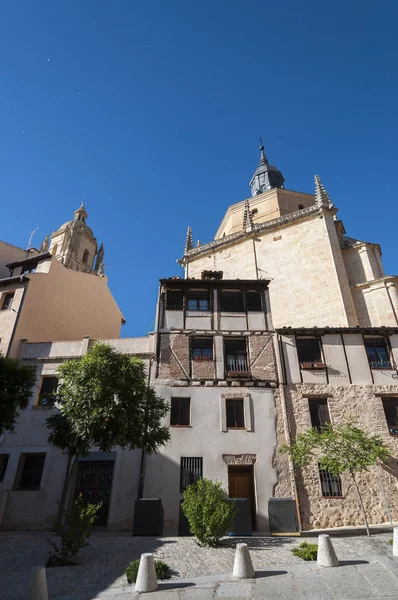 Tradiční architektura v historickém centru města Segovia — Stock fotografie