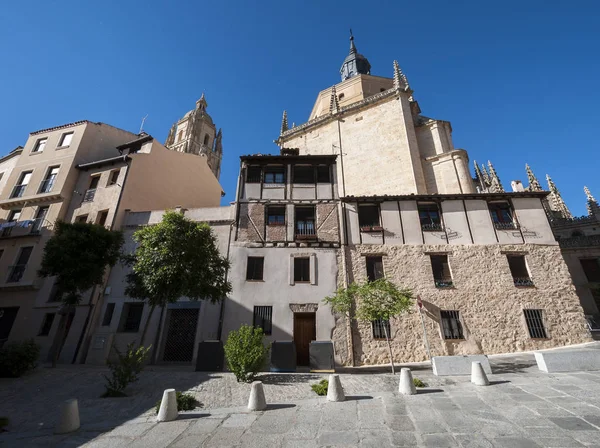 Traditionelle Architektur im historischen Zentrum von Segovia — Stockfoto