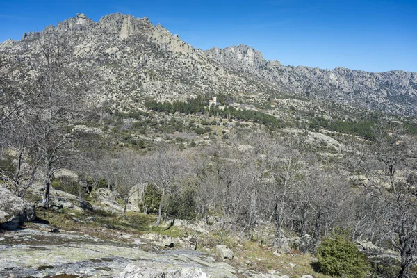 Widoki w górach Guadarrama La Cabrera zakresu — Zdjęcie stockowe