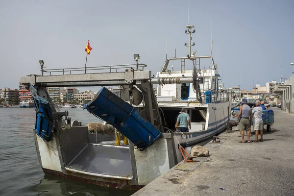 Fiske Båtar Lossning Fisk Hamnen Santa Pola Alicante Spanien Den — Stockfoto