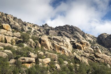 Granit kaya oluşumları La Pedriza, Guadarrama Dağları Milli Parkı, ili, Madrid, İspanya