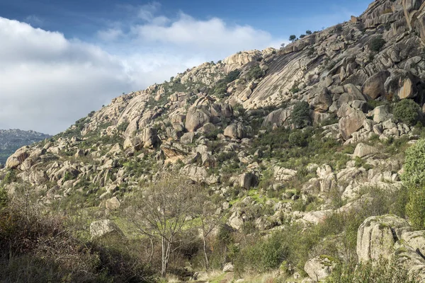 Granit kaya oluşumları La Pedriza, Guadarrama Dağları Milli Parkı, ili, Madrid, İspanya