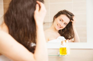 oklava tutan kadın şef 