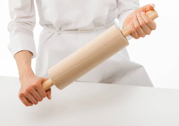 Mulher chef segurando rolo pin — Fotografia de Stock