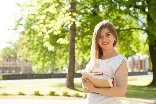 yığın kitap ile öğrenci kız