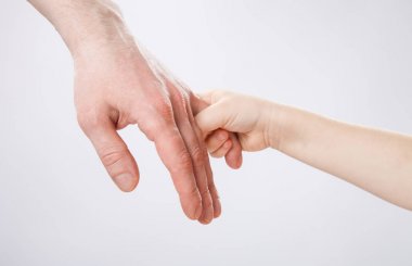 Babalar elini tutarak çocuk