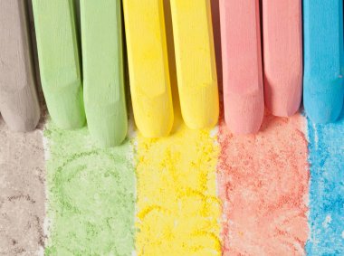 Parlak renkli tebeşirler