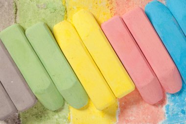 Parlak renkli tebeşirler