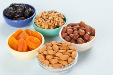 Kase ile fındık ve kuru meyve 