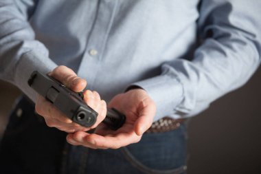 Adam yeniden yükleme pnömatik silah