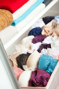 Kadınsı kıyafetler ve iç çamaşırı