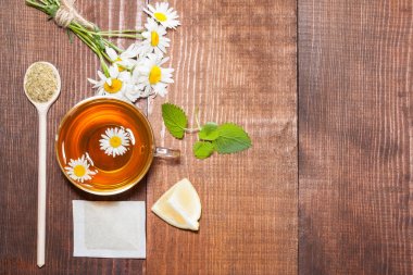 Çay ve chamomiles bileşimi